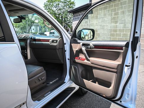 Used 2015 Lexus GX 460 Luxury AWD/4WD image 15