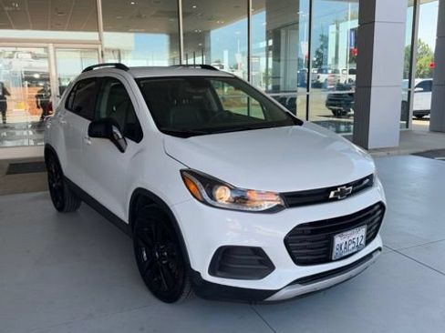 Used 2021 Chevrolet Trax LT w/ Redline Edition FWD image 1