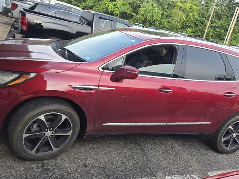 Used 2021 Buick Enclave Essence w/ Sport Touring Edition FWD image 2