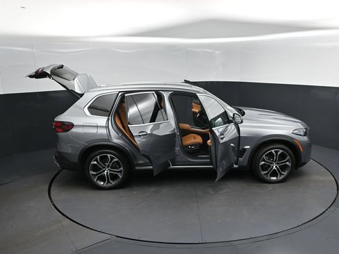 Certified 2026 BMW X5 sDrive40i w/ Climate Comfort Package RWD image 46
