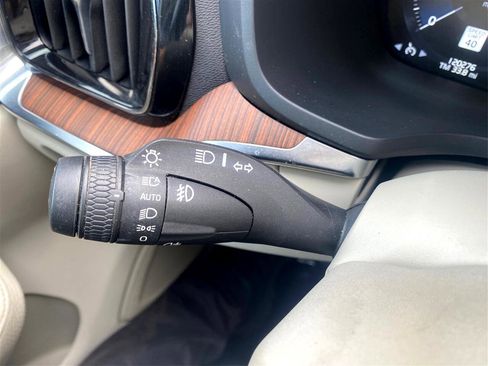 Used 2019 Volvo S60 T6 Momentum w/ Multimedia Package image 30