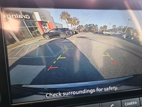 Used 2023 Nissan Rogue SV image 9