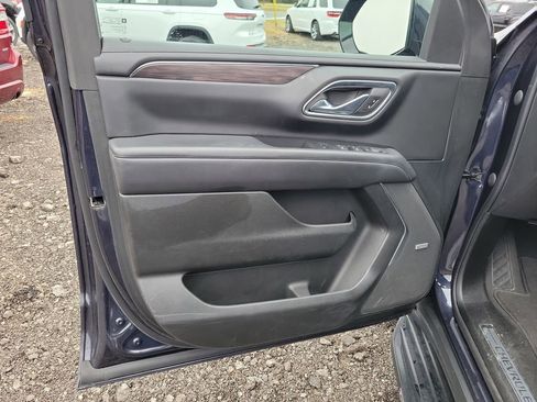 Used 2023 Chevrolet Suburban LT RWD image 13