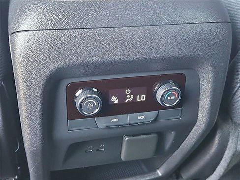 Used 2026 Chevrolet Traverse LT w/ Driver Confidence Package FWD image 24