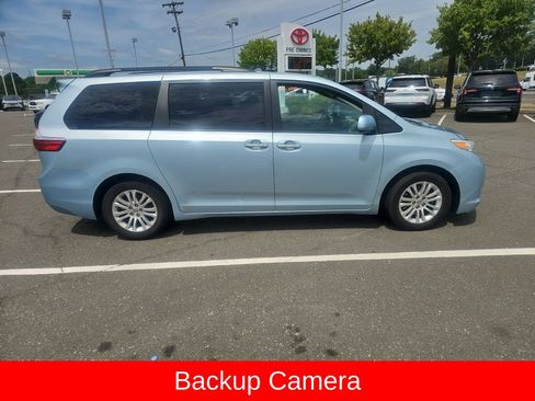 Used 2015 Toyota Sienna XLE FWD image 4