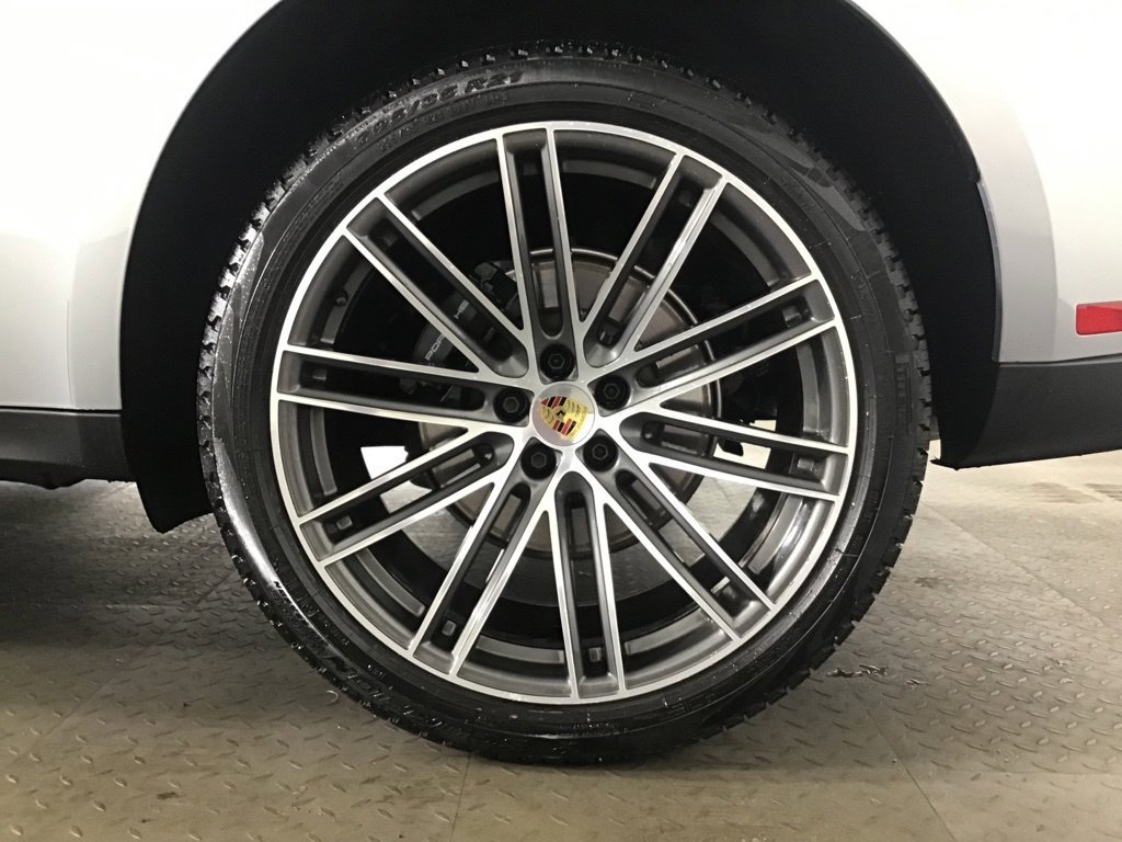 Certified 2026 Porsche Macan AWD/4WD image 11