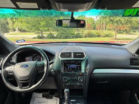 Used 2016 Ford Explorer XLT w/ Equipment Group 202A FWD image 10