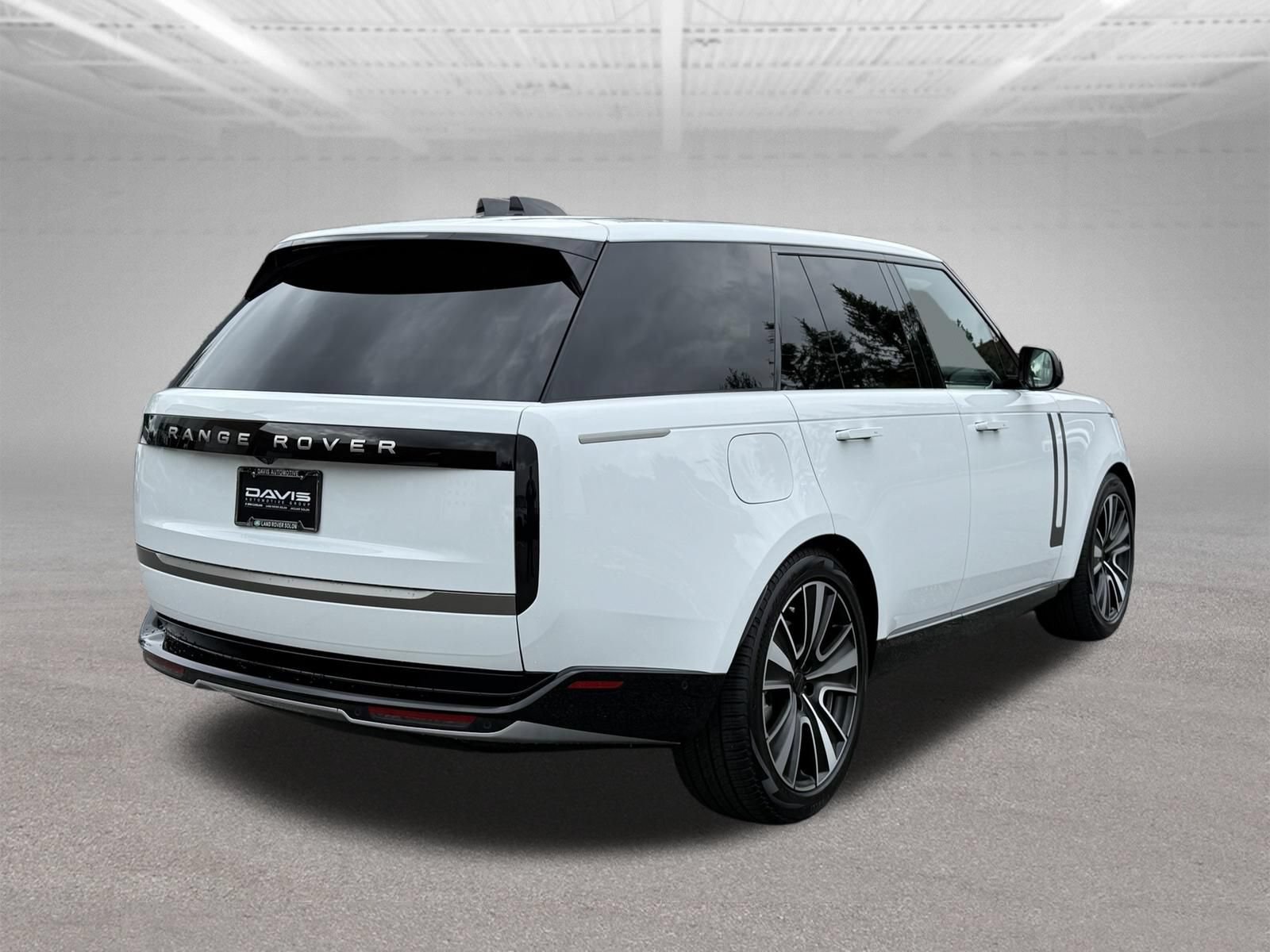 Certified 2025 Land Rover Range Rover SE AWD/4WD image 8