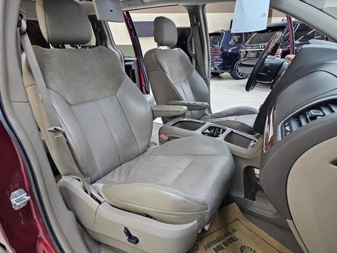 Used 2013 Chrysler Town & Country Limited w/ Luxury Group FWD image 21