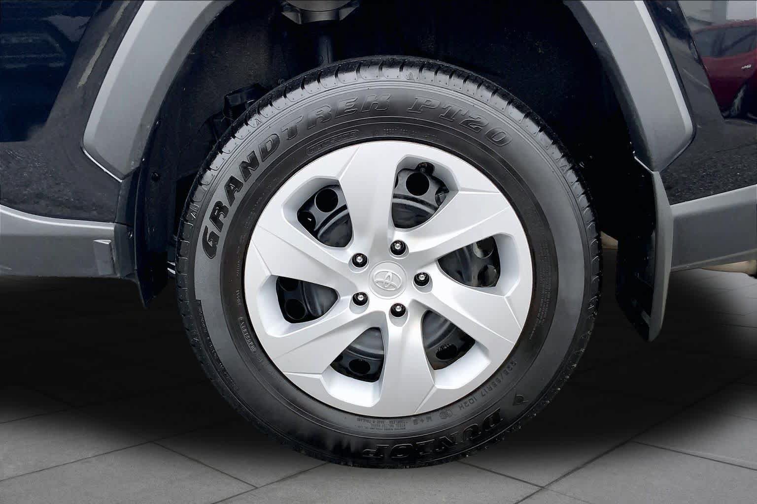 Used 2025 Toyota RAV4 LE FWD image 10