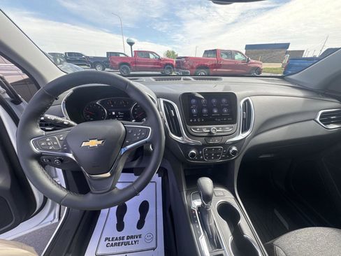 Used 2024 Chevrolet Equinox LT FWD image 17