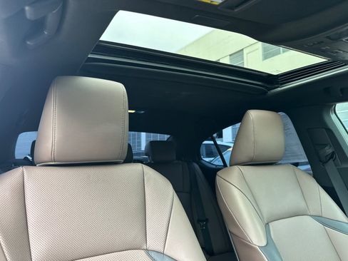Used 2025 Lexus ES 350 w/ Premium Package FWD image 19
