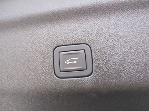 Used 2025 GMC Yukon Denali image 15