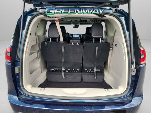 Used 2022 Chrysler Pacifica Touring-L AWD/4WD image 7