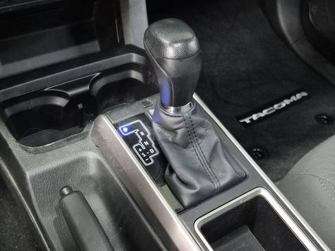 Used 2020 Toyota Tacoma 2WD Double Cab image 30