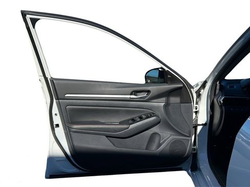 Used 2024 Nissan Altima 2.5 SR w/ SR Premium Package image 9