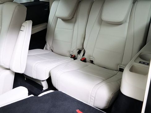 Certified 2026 Mercedes-Benz GLS 450 4MATIC image 13