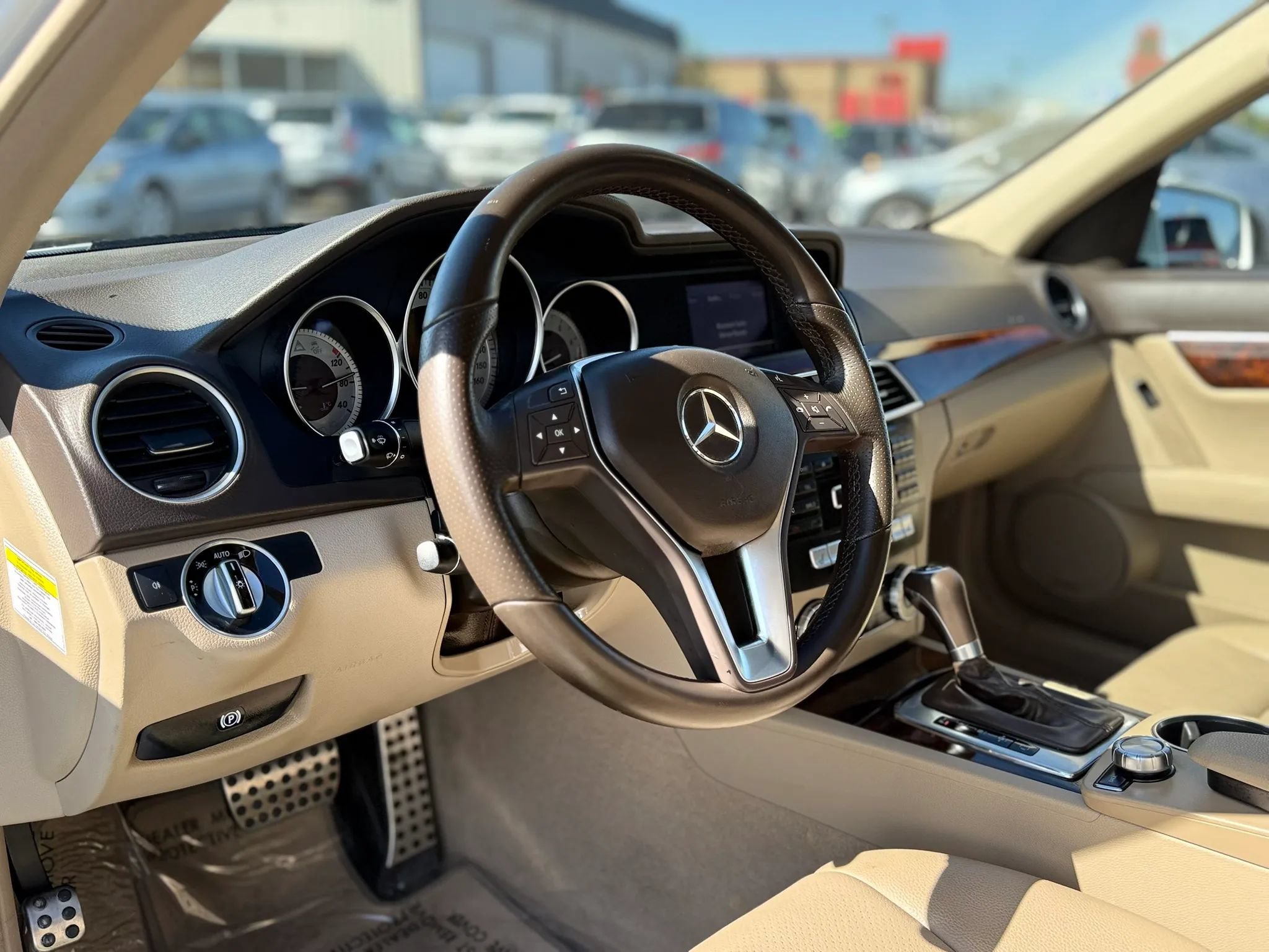 Used 2014 Mercedes-Benz C 250 Sedan image 27