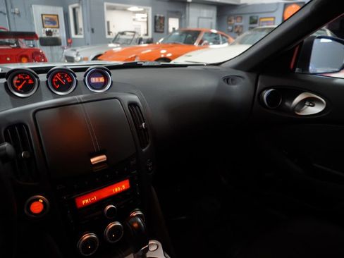 Used 2010 Nissan 370Z Touring image 19