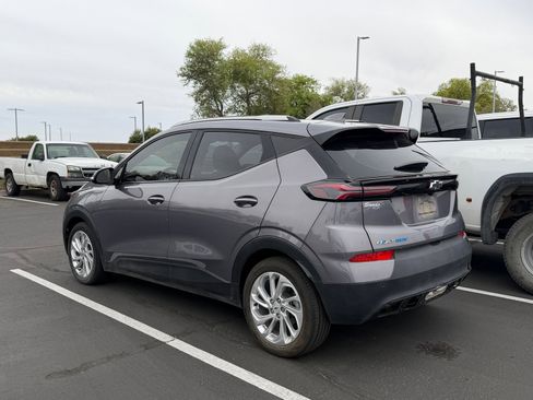 Used 2023 Chevrolet Bolt EUV LT w/ Comfort Package FWD image 4