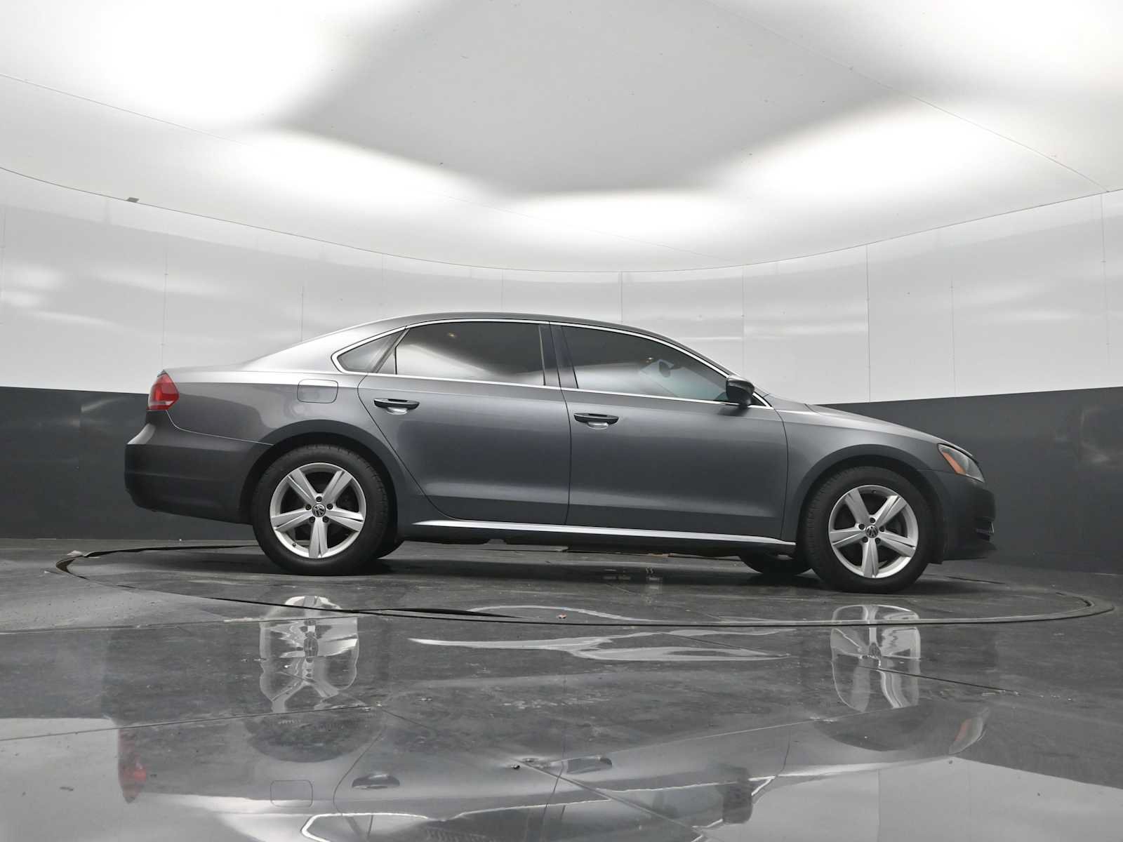 Used 2012 Volkswagen Passat TDI SE FWD image 33