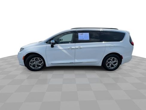 Used 2023 Chrysler Pacifica Limited FWD image 5