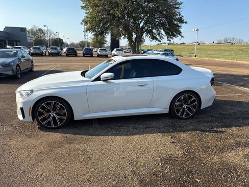 Used 2024 BMW 230i Coupe w/ Premium Package image 8