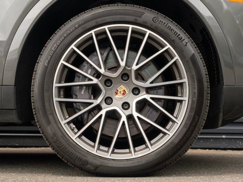 Certified 2023 Porsche Cayenne AWD/4WD image 15