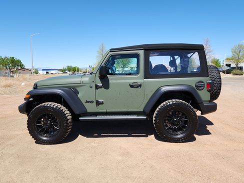 Used 2024 Jeep Wrangler Sport AWD/4WD image 2