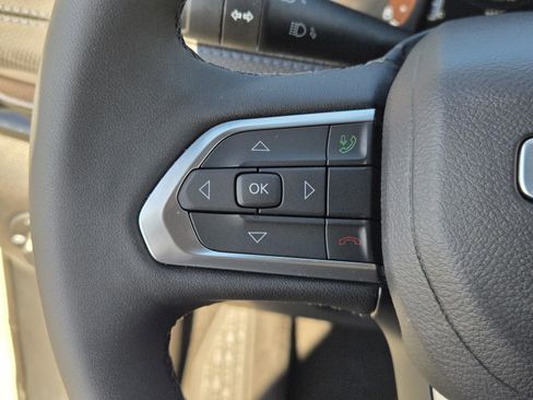 Used 2026 Jeep Compass Latitude image 18