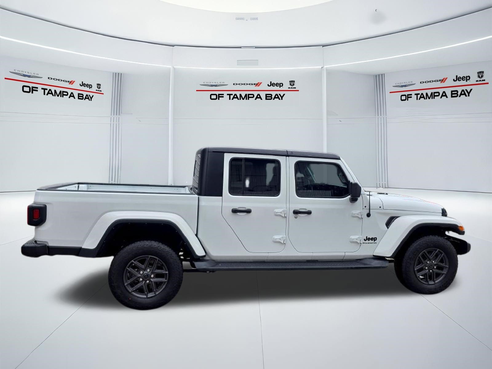 Used 2023 Jeep Gladiator Sport AWD/4WD image 8