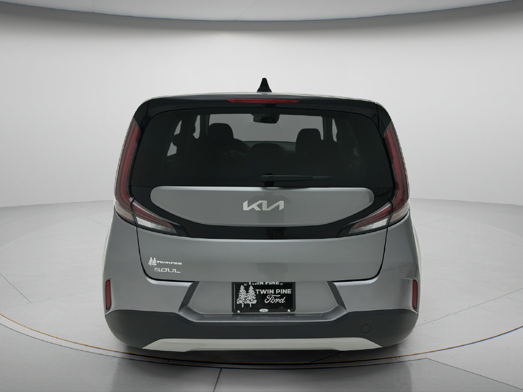 Used 2025 Kia Soul LX w/ LX Technology Package FWD image 4