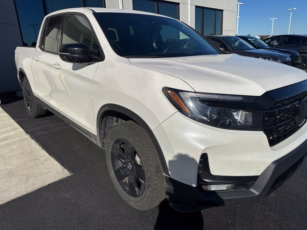 Used 2025 Honda Ridgeline Black Edition image 3