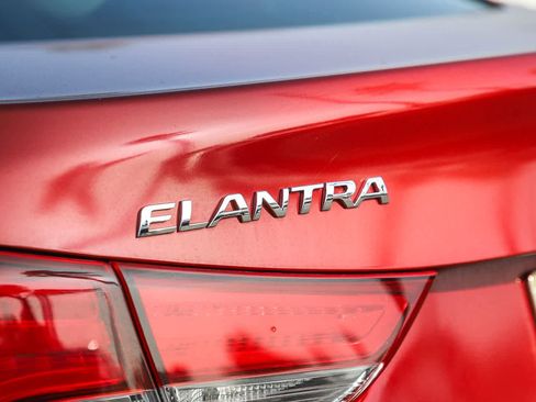 Used 2015 Hyundai Elantra SE image 5