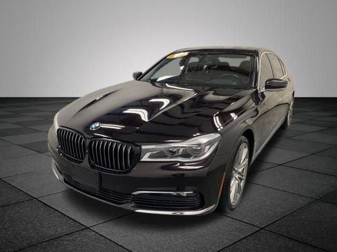 Used 2018 BMW 750i xDrive image 3