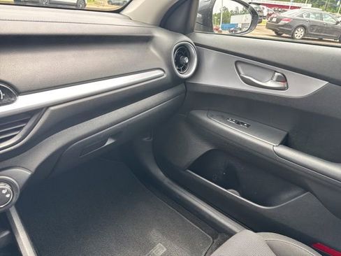 Used 2022 Kia Forte LXS w/ LXS Technology Package FWD image 21