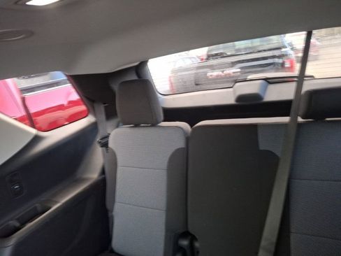 Used 2020 Chevrolet Traverse LT image 11