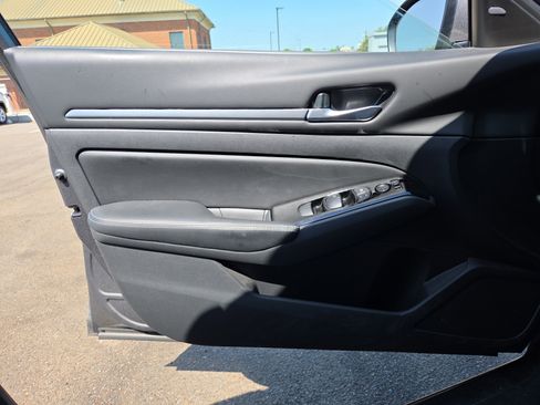 Used 2023 Nissan Altima 2.5 SV FWD image 17