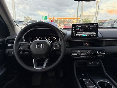 Used 2025 Honda Pilot Touring image 15