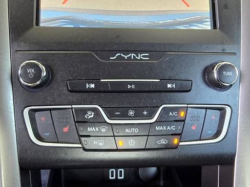 Used 2020 Ford Fusion SEL FWD image 14
