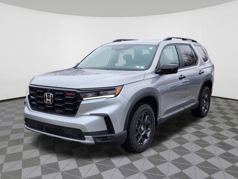New 2025 Honda Pilot TrailSport image 2