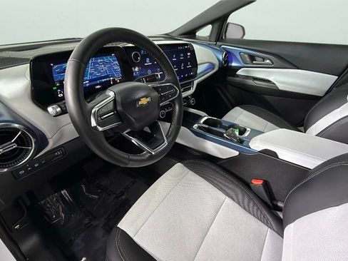Used 2025 Chevrolet Equinox EV LT image 18