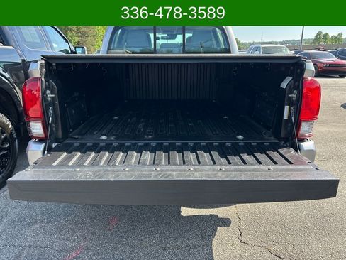 Used 2018 Toyota Tacoma SR image 17
