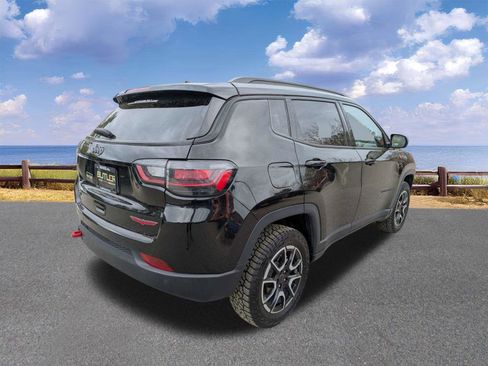 Used 2025 Jeep Compass Trailhawk w/ Trailhawk Elite Group image 8