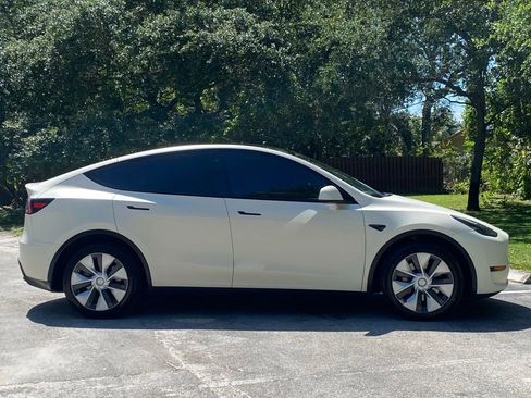 Used 2022 Tesla Model Y Long Range AWD/4WD image 7