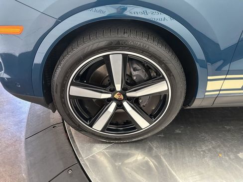 Used 2024 Porsche Cayenne Coupe image 34