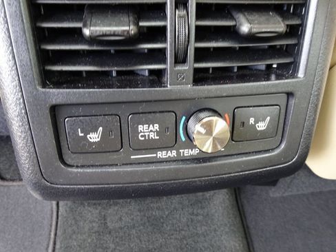 Used 2013 Toyota Avalon Limited FWD image 17