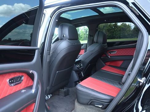 Used 2020 Bentley Bentayga AWD/4WD image 36