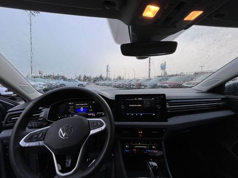 Used 2025 Volkswagen Jetta SE image 33