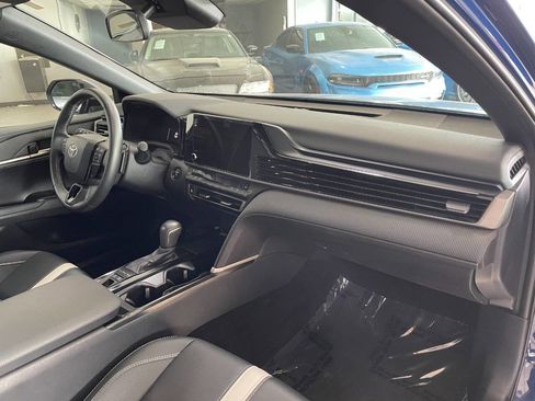 Used 2025 Toyota Camry SE image 28